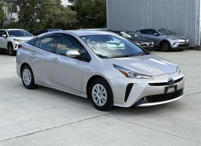 新款丰田普锐斯(新款丰田普锐斯图片)