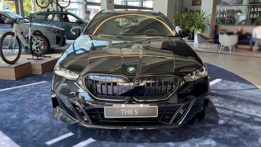 新款宝马5系旅行版 新款宝马5系旅行版图片