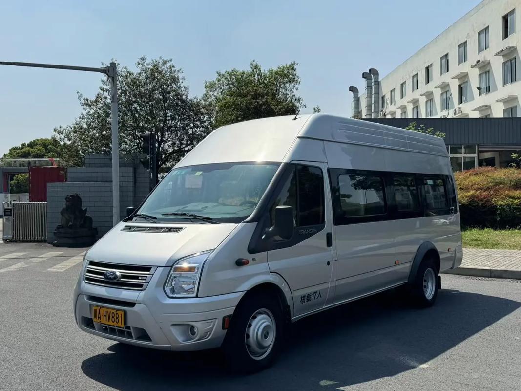 福特新世代全顺短轴低顶(福特新世代全顺2020款长轴高顶)