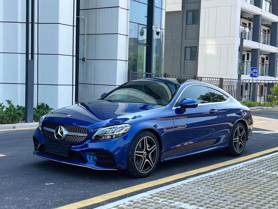 奔驰单门轿跑c260／奔驰单门轿跑b柱跟车窗一起下降