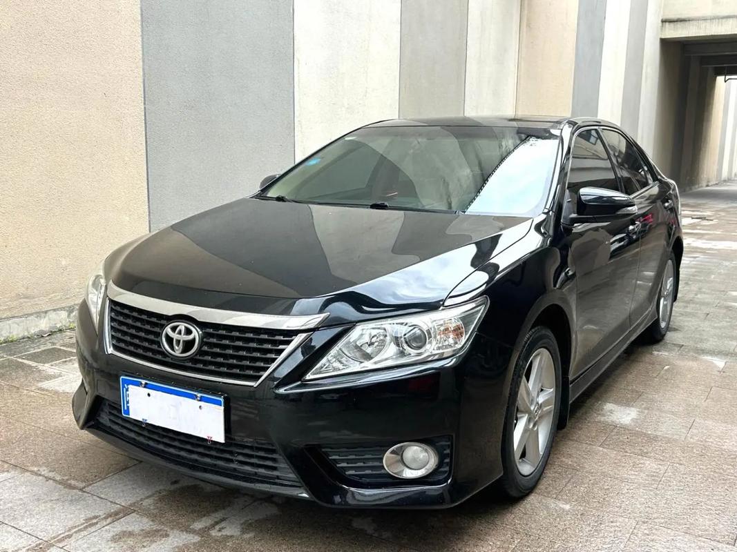 12年丰田凯美瑞图片(12年的凯美瑞大概多少钱)