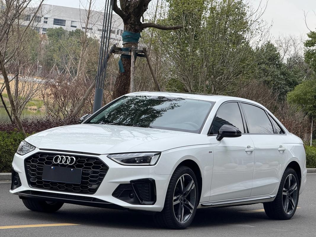 2022款奥迪rs7 2022款奥迪a4l豪华动感型