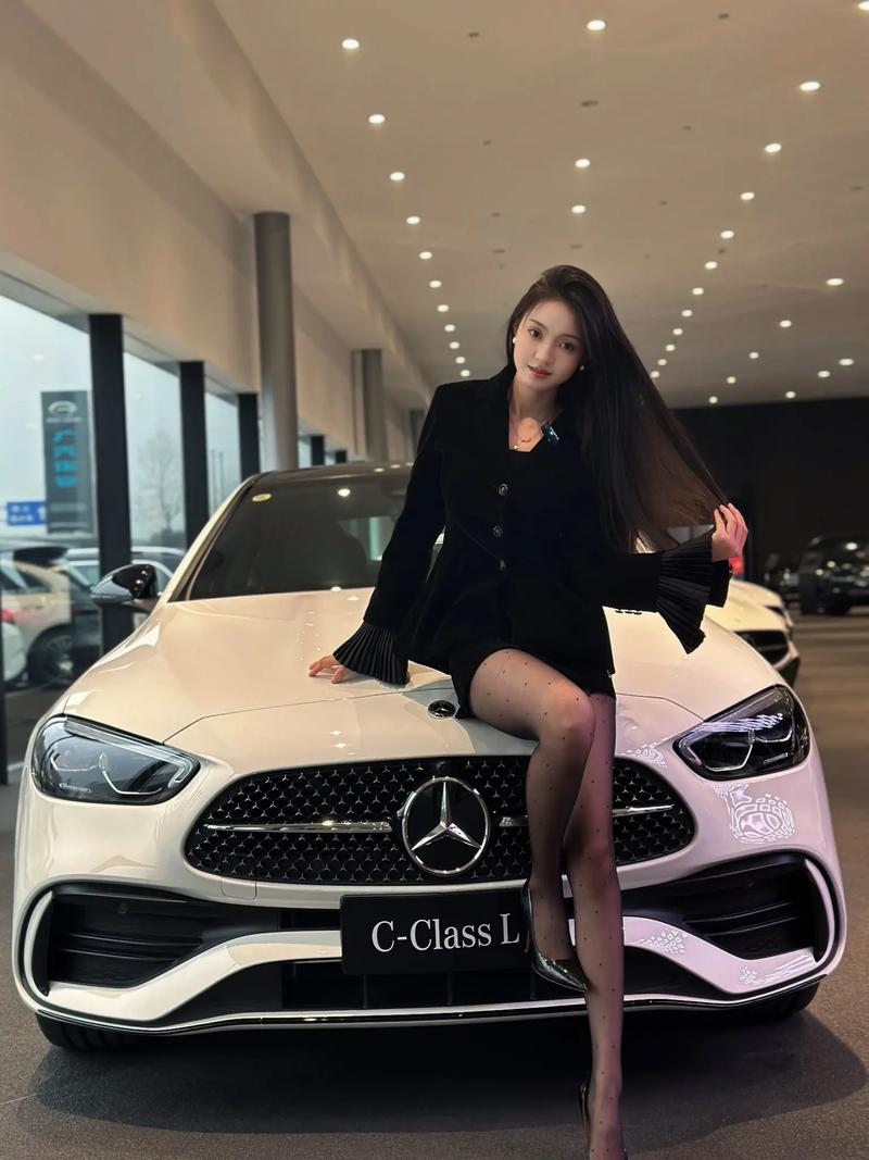 开奔驰c260的女人都是什么人／开奔驰c260l的女孩有档次吗