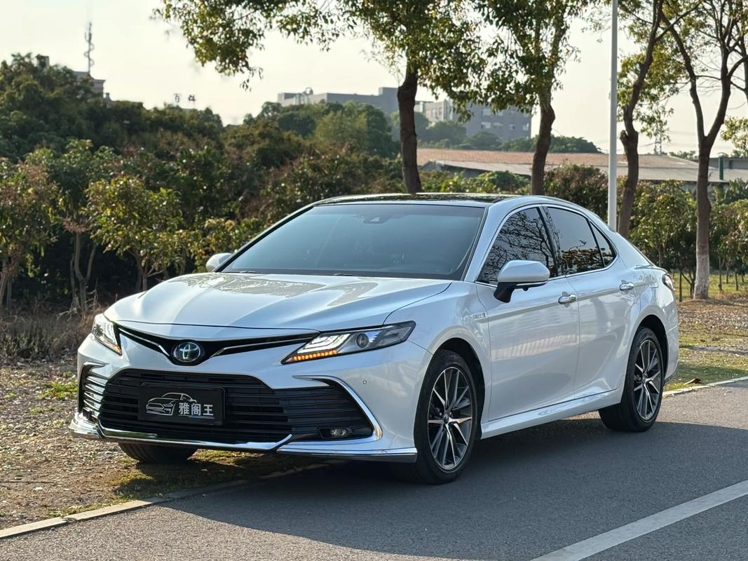 凯美瑞油电混合2022款落地价(凯美瑞油电混合2020款报价25)